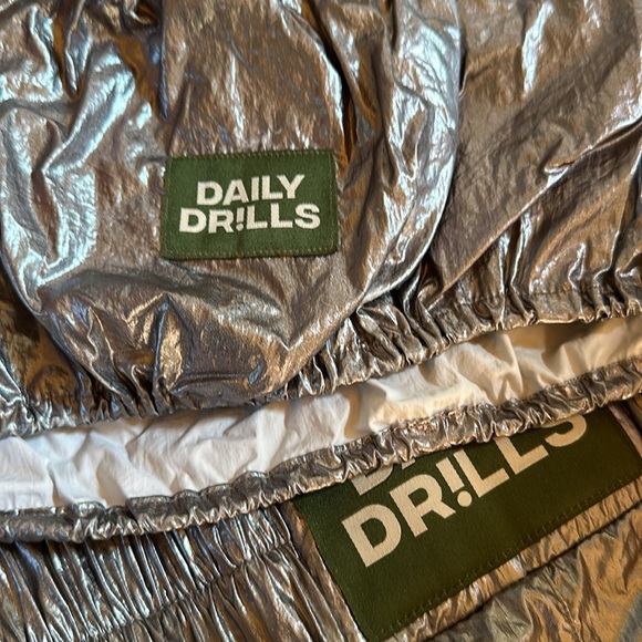 Daily drills Metallic SOLD OUT set✨ - Picture 4 of 6